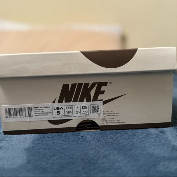 SOLD**Travis Scott Jordan 1 Low Canary - Picture 9 of 9